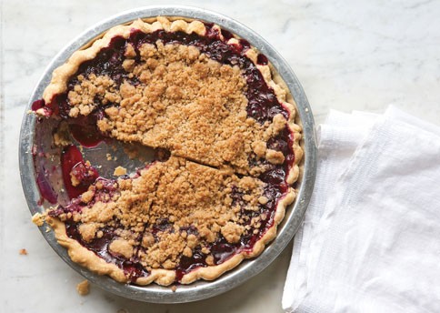 Blueberry crumble pie