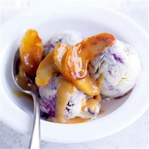 Blueberry custard ice cream with toffee-apple wedges