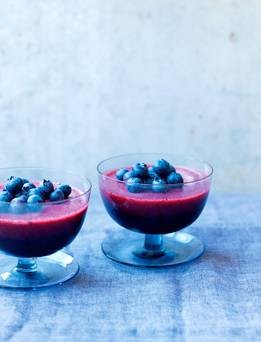 Blueberry jelly and milk ice cream