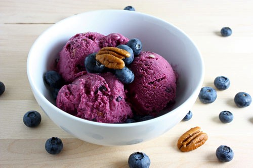Blueberry maple pecan frozen yogurt