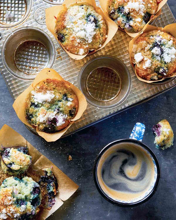 Blueberry muffins with sugar topping