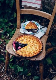 Blueberry plate pie