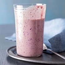 Blueberry-pomegranate smoothie
