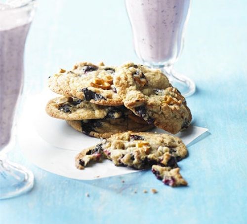 Blueberry pretzel cookies