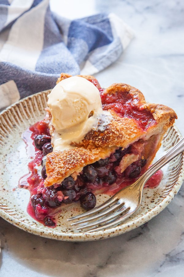 Blueberry rhubarb pie (aka bluebarb pie) 