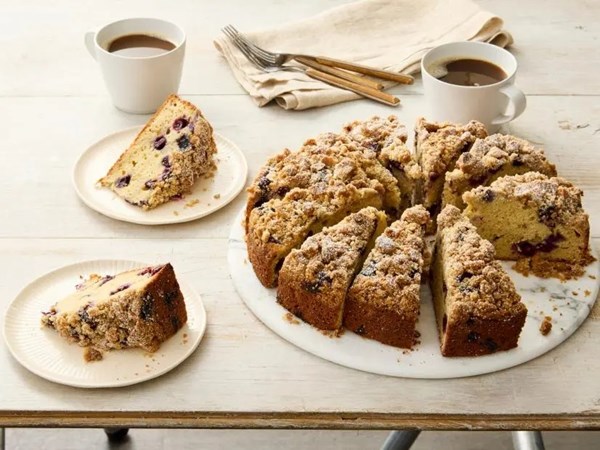 Blueberry-ricotta crumb cake