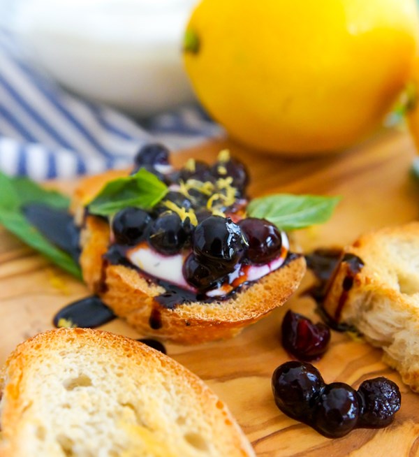  Blueberry ricotta-goat cheese crostini