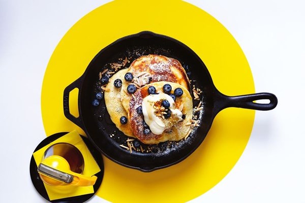 Blueberry ricotta hotcakes
