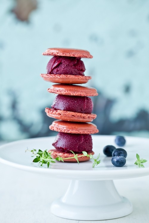 Blueberry sorbet macarons