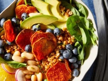 Blueberry-spinach salad bowl with orange vinaigrette