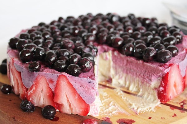 Blueberry strawberry banana ice-cream cake