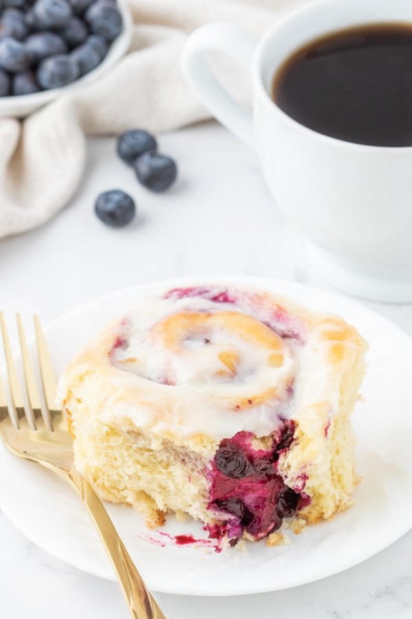 Blueberry sweet rolls
