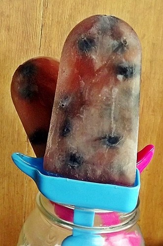 Blueberry sweet tea pops