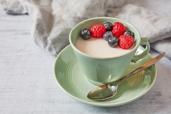  Blueberry tea and yoghurt panna cotta with thyme-macerated fruit