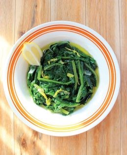 Boiled dandelion greens (Horta vrasta)