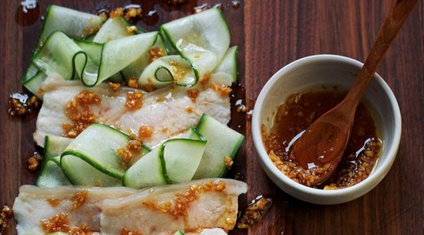 Boiled pork belly with spicy garlic dressing
