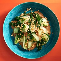 Bok choy with brown sauce and crispy garlic
