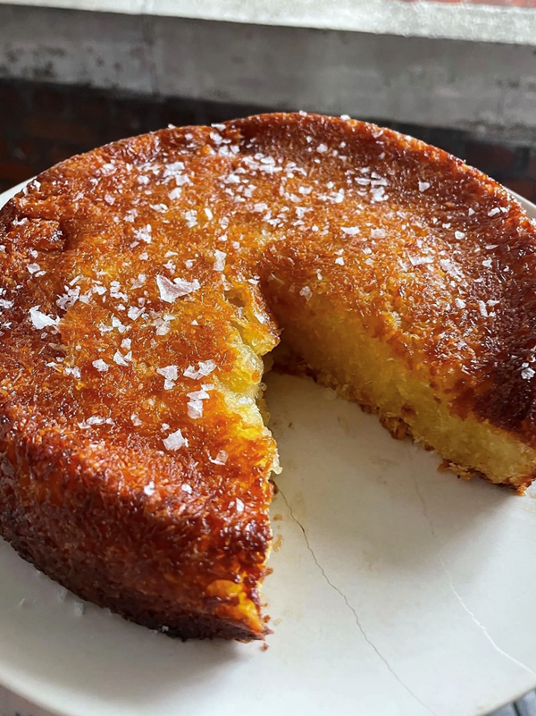 Bolo de macaxeira, coco e maracuja
