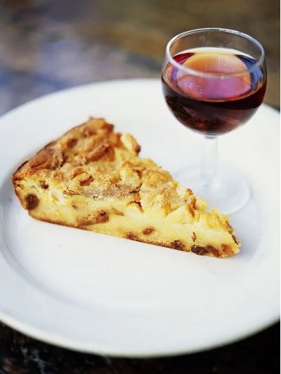 Bolognese polenta and apple cake (Bustrengo)