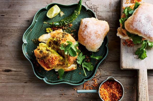 Bombay burger (Vada pav)