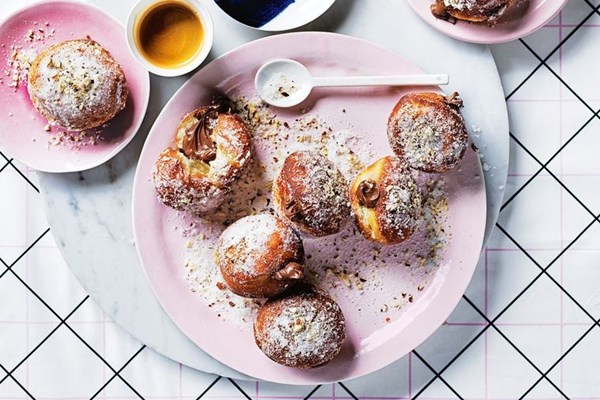 Bombolini with Nutella and hazelnut sugar