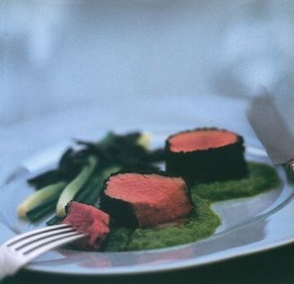 Boneless lamb with mushroom crust and leek puree