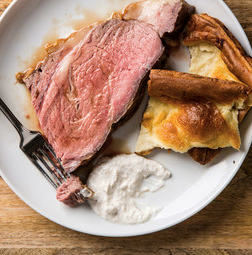 Boneless rib roast with Yorkshire pudding and jus