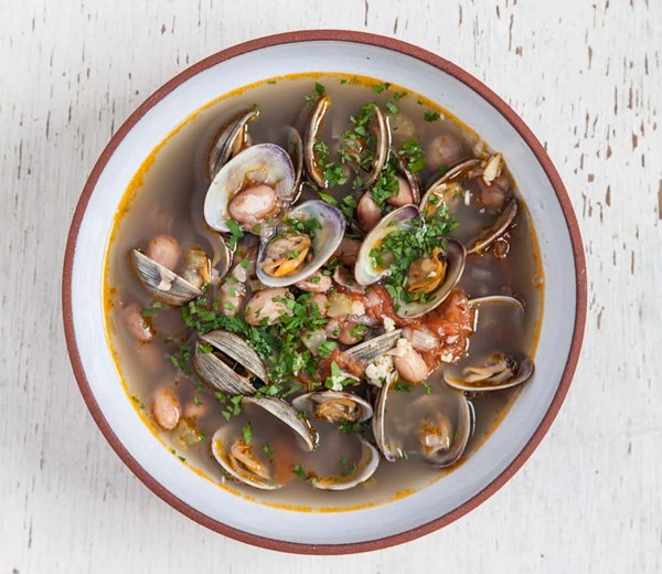 Borlotti bean and surf clams [soup]