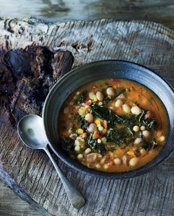 Borlotti bean, Tuscan cabbage and fregolone soup (Minestra di borlotti, cavolo nero e fregolone)