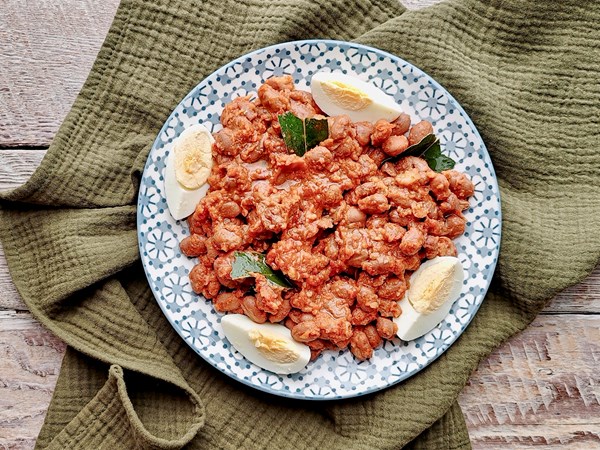 Borlotti beans with boiled egg (Fagioli borlotti in umido)
