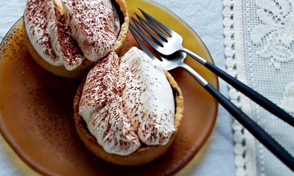 Bourbon banana cream tartlets