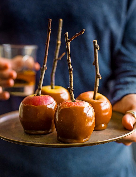 Bourbon butterscotch toffee apples