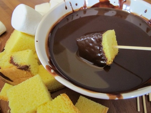 Bourbon chocolate fondue