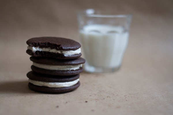Bourbon-o's (chocolate sandwich cookies with bourbon cream)