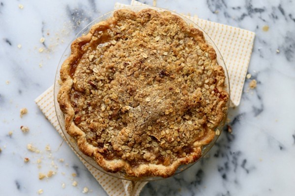 Bourbon pear crumble pie