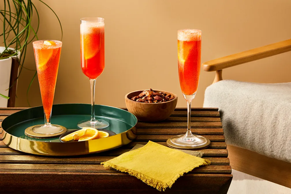 Bourbon strawberry spritz