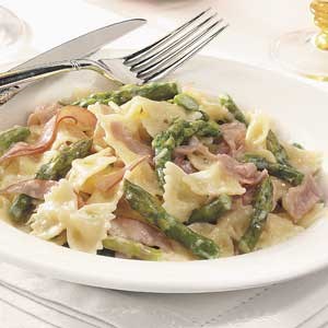 Bow ties with asparagus and prosciutto 