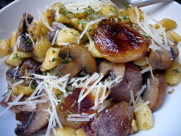 Bowned crispy spaetzle with caramelized shallots and mushrooms 