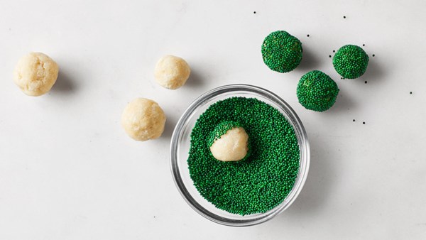 "Boxwood shrub" cake balls