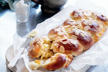 Braided fruit loaf