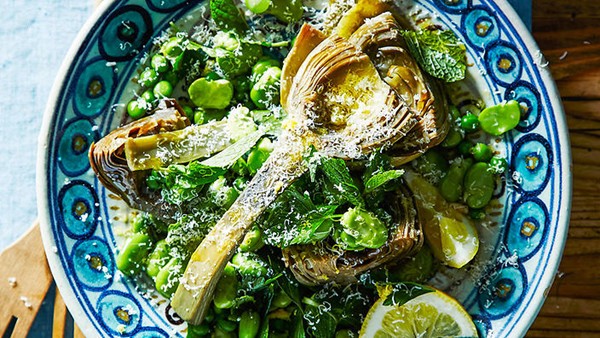 Braised artichoke, broad beans and peas (Frittedda)