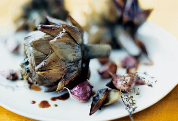 Braised artichokes with garlic and thyme