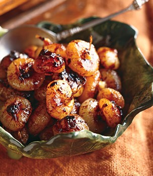 Braised baby onions with orange juice and balsamic vinegar