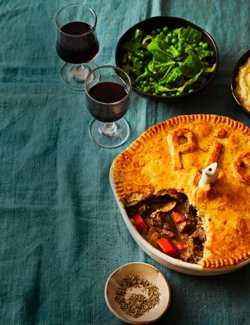 Braised beef and mushroom pie