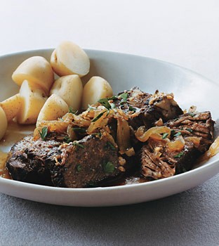 Braised beef and onions (Boeuf à la mode)