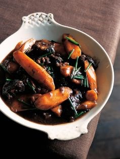 Braised beef with carrots (Boeuf braisé aux carrots)