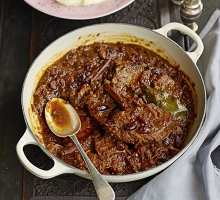 Braised beef with cranberries and spices