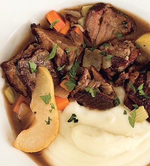Braised beef with pears and fresh ginger