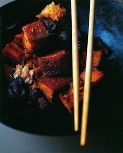Braised belly pork with fungi and red dates