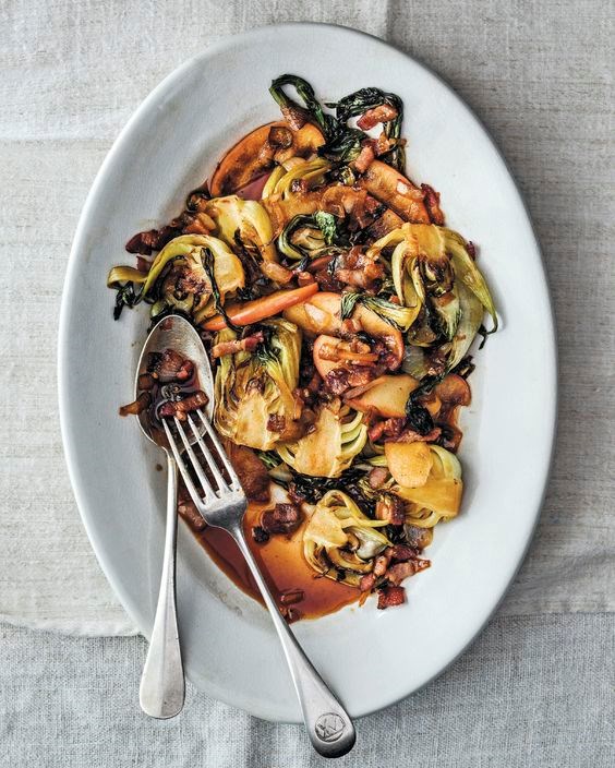 Braised bok choy with apples and bacon